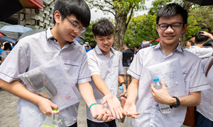 Thí sinh Hà Nội 'trúng tủ' Văn vào lớp 10, tự tin điểm 9, khoe viết bài 'đỏ cả tay'