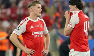 Arsenal thua chung kết C1: Mải mê câu giờ, thiếu chiều sâu đội hình