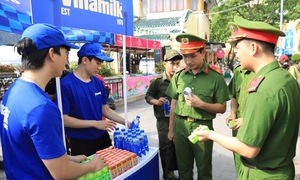 40.000 sản phẩm dinh dưỡng Vinamilk tiếp sức chương trình 'Tổ quốc bình yên'