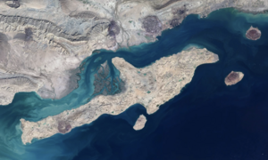 Mỹ tấn công cơ sở UAV, Iran bắn trả căn cứ không quân