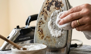Mẹo làm sạch bàn ủi bị cháy, bám đen