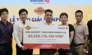 Chủ nhân giải độc đắc hơn 83 tỷ đồng không đeo mặt nạ nhận thưởng