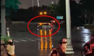 Xác minh tài xế lái Porsche 'drift' nhiều vòng, gây náo loạn khu đô thị Sala 
