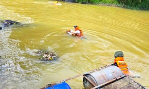 Phát hiện thi thể nam giới trôi trên suối ở Lâm Đồng
