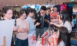 Hơn 1.200 sinh viên tìm lời giải cho bài toán việc làm trong thời đại AI