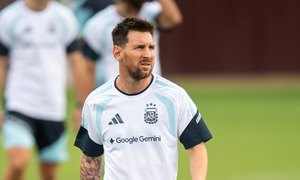 Messi thoát thẻ đỏ, đối thủ kiện trọng tài lên FIFA