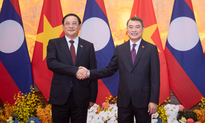 Thủ tướng Lê Minh Hưng chủ trì lễ đón Thủ tướng Lào Sonexay Siphandone