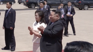 Ông Kim Jong-un ra sân bay đón ông Tập Cận Bình