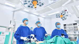 Vinmec Hạ Long cứu nữ bệnh nhân 45 tuổi thoát nguy cơ thủng đại tràng do polyp