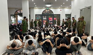 Đột kích khách sạn, bắt 83 người Trung Quốc lập 'đại bản doanh' lừa đảo