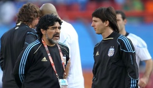 Messi đăng ảnh cùng Maradona, nhìn lại 20 năm tại World Cup