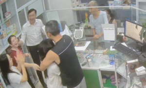 Video khoảnh khắc cả nhà vỡ òa khi con gái đỗ lớp 10 trường mơ ước