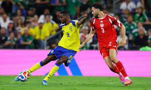 Isak, Gyokeres thể hiện đẳng cấp, Thụy Điển thắng Tunisia 5-1