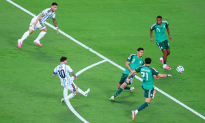 Messi tạo siêu phẩm, Argentina dẫn Algeria 1-0