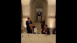 Video khoảnh khắc ông Trump kí thoả thuận Mỹ-Iran: 'Thật không dễ dàng'