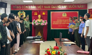Khởi tố 7 kẻ chiếm đoạt hơn 5,5 tỷ đồng từ thẻ thanh toán quốc tế