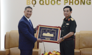 Đại tướng Phan Văn Giang tiếp Quyền Bộ trưởng Hải quân Mỹ Hùng Cao