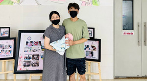 Thư tay xúc động của người cha Singapore có con gái 720 gram được cứu sống ở Đà Nẵng