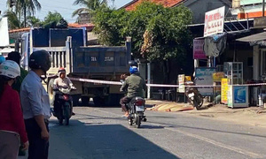 Xe tải va chạm với xe máy ở Đắk Lắk, hai mẹ con thương vong