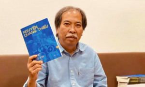 Bài thơ 'Những người trồng hoa' của Nguyễn Quang Thiều gây xôn xao có phải là thơ?