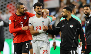 Ai Cập hòa Iran 1-1: Việt vị ngón chân, mất bàn thắng phút cuối