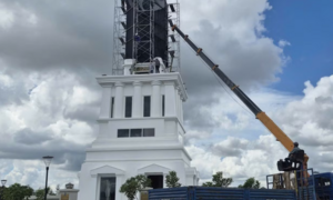 Die Statue der „Göttin der Befreiung“ in Tay Ninh wird abgebaut.