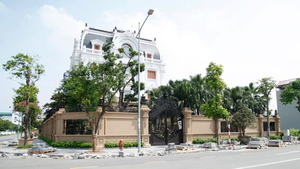 Chủ biệt thự đồ sộ ở Bắc Ninh thuê 'thần đèn' kéo tòa nhà đi nơi khác