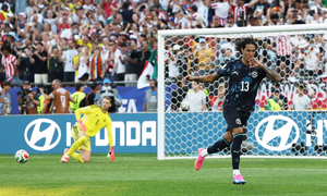 Đề xuất đổi cách tung đồng xu trước loạt luân lưu của FIFA bị bác bỏ