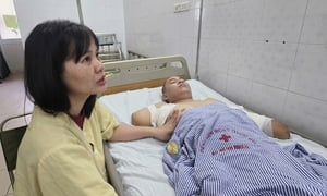 Sau mỗi giấc mê, người cha trẻ lại thấy mất đi một phần cơ thể vì điện cao thế