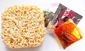 Giải mã những bí mật bên trong các gói gia vị mì ăn liền