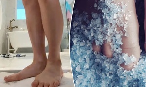 Rộ trào lưu đứng trên muối epsom để ngủ ngon và đẹp da, chuyên gia nói gì?