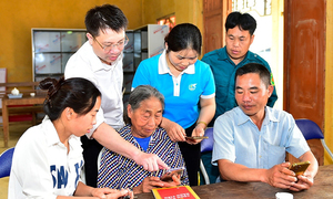 Bộ Chính trị: Nghiên cứu xây dựng quy định dùng mạng xã hội với cán bộ, đảng viên