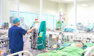 Bé trai 6 tuổi đuối nước ngừng tim ngay trong buổi học bơi