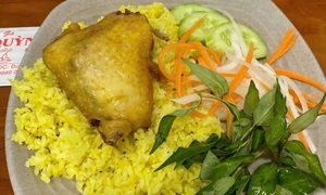 Gần 50 người đau bụng, nôn ói phải nhập viện sau ăn cơm gà ở Cam Ranh