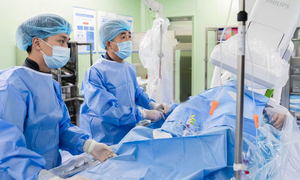 Cứu sống nam bệnh nhân ngoại quốc bị tắc hoàn toàn 'động mạch sinh mệnh'
