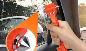 Nhiều tài xế Việt quá liều mạng khi không sắm búa phá kính, tam giác phản quang