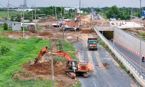 Cận cảnh cao tốc TP.HCM - Mộc Bài đồng loạt triển khai nhiều mũi thi công