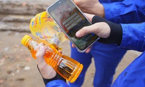 Nữ công nhân không tin mình trúng 100 triệu đồng từ một chai Number 1