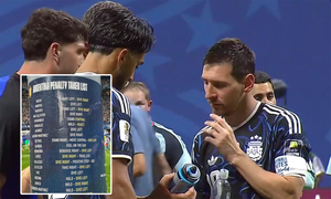 Cầu thủ Argentina nhặt được 'bí kíp' của đội Anh, phát hiện chiêu trò lừa Messi