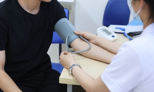 29 tuổi nhập viện vì huyết áp 190: Thức khuya, cà phê và ăn mặn tích tụ thành bệnh