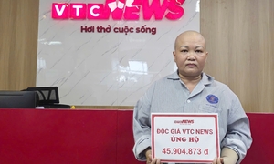Người mẹ ung thư bật khóc khi nhận gần 46 triệu đồng và lời hứa ở lại với con