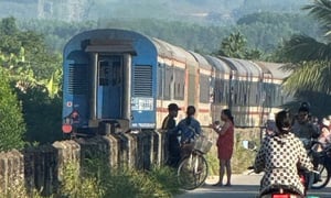 Băng qua lối đi tự mở, người phụ nữ ở Quảng Ngãi bị tàu hỏa tông tử vong