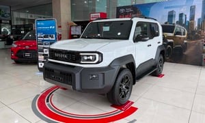 Cận cảnh Toyota Land Cruiser FJ giá từ 1,198 tỷ đồng
