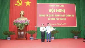 Vĩnh Long thông tin quyết định của Bộ Chính trị về công tác cán bộ