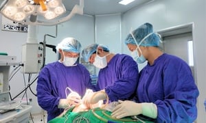 Vinmec Nha Trang phẫu thuật ung thư tuyến giáp không để lại sẹo