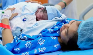 Xem xét, kết nạp đảng viên đối với những người vi phạm chính sách dân số 