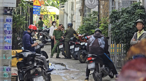 Nổ lớn lúc rạng sáng ở TP.HCM, 2 người bị thương, 3 căn nhà hư hỏng