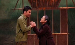NSND Ngọc Thư lấy nước mắt khán giả trong vở kịch 'Biển khát'