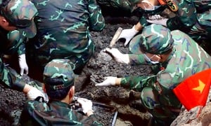 Tìm được thêm 14 hài cốt liệt sĩ tại Công viên Lê Thị Riêng