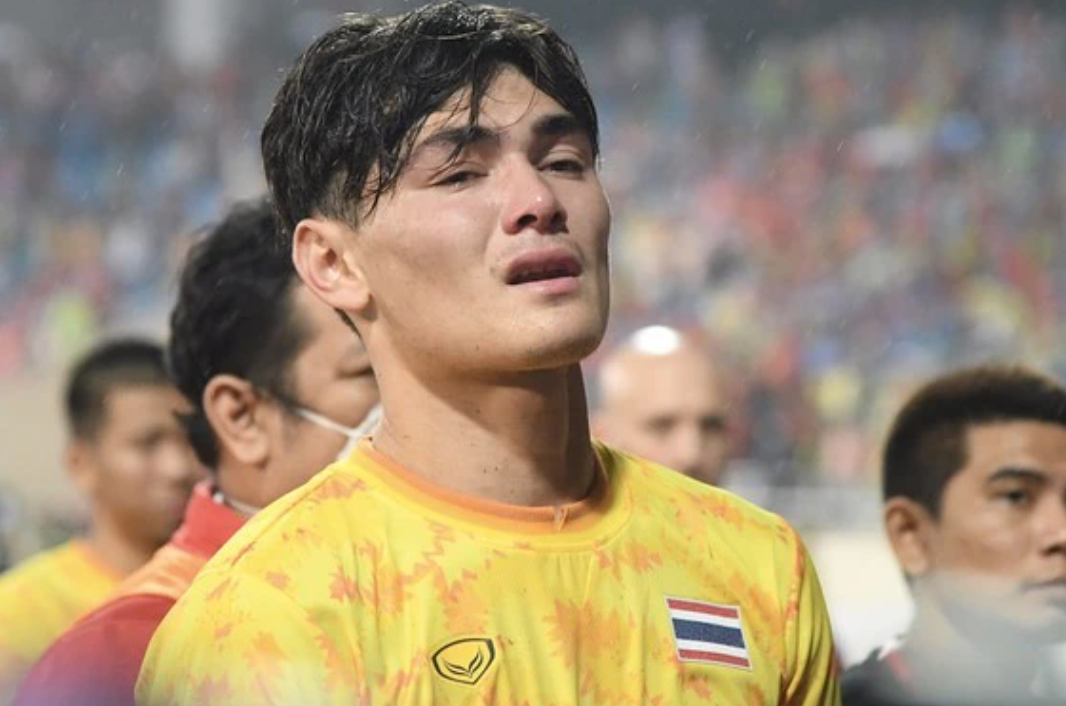 Ném huy chương lên khán đài, trung vệ gốc Đan Mạch của Thái Lan bị chỉ trích